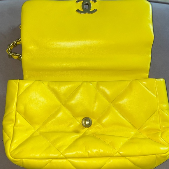 CHANEL 19 Medium Flap Bag - Mustard - Picture 4 of 4